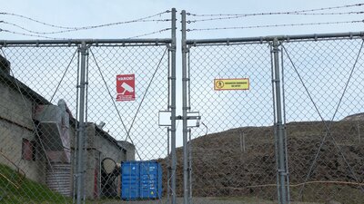 Wind Through Metal Gates 