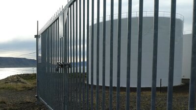 Wind Through Metal Gates 